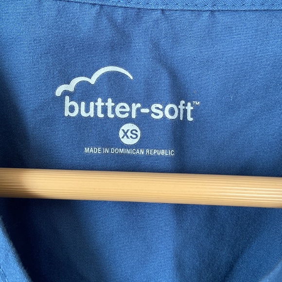 SCRUB TOP - Picture 2 of 2